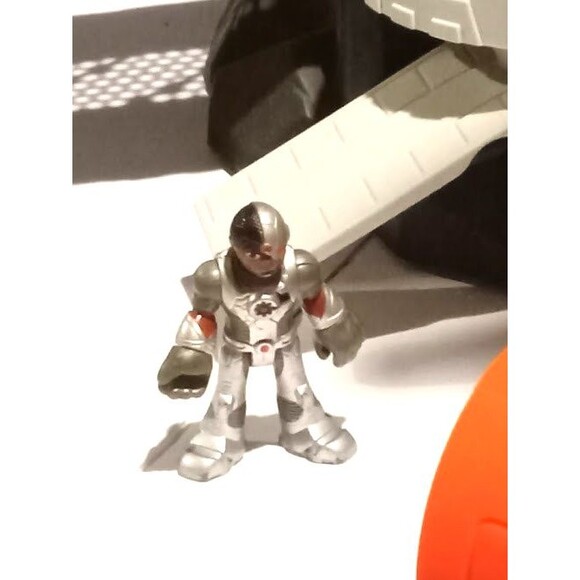 Imaginext DC Super Friends Batman Super Surround Batcave Playset - Picture 8 of 16